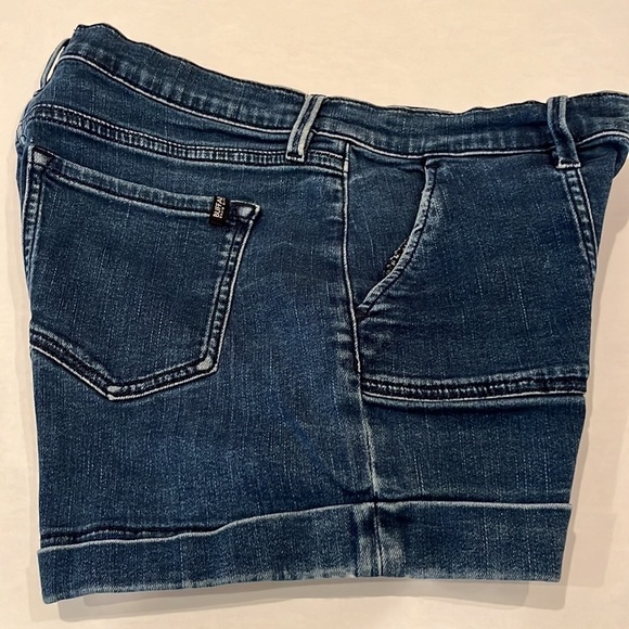 Buffalo David Bitton Faith Roll Shorts Mid Rise Size 28 - Picture 6 of 16